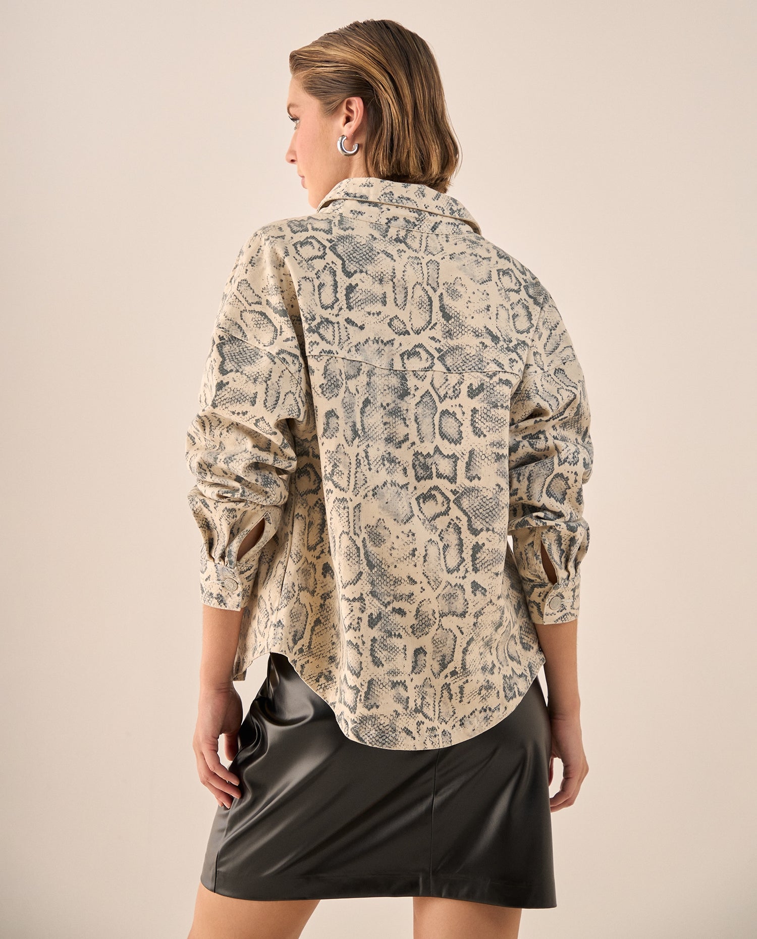 Chaqueta Estampado Serpiente Oversized - Gris
