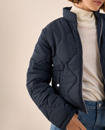 Chaqueta Acolchada Azul con Patrón Diamante - Azul