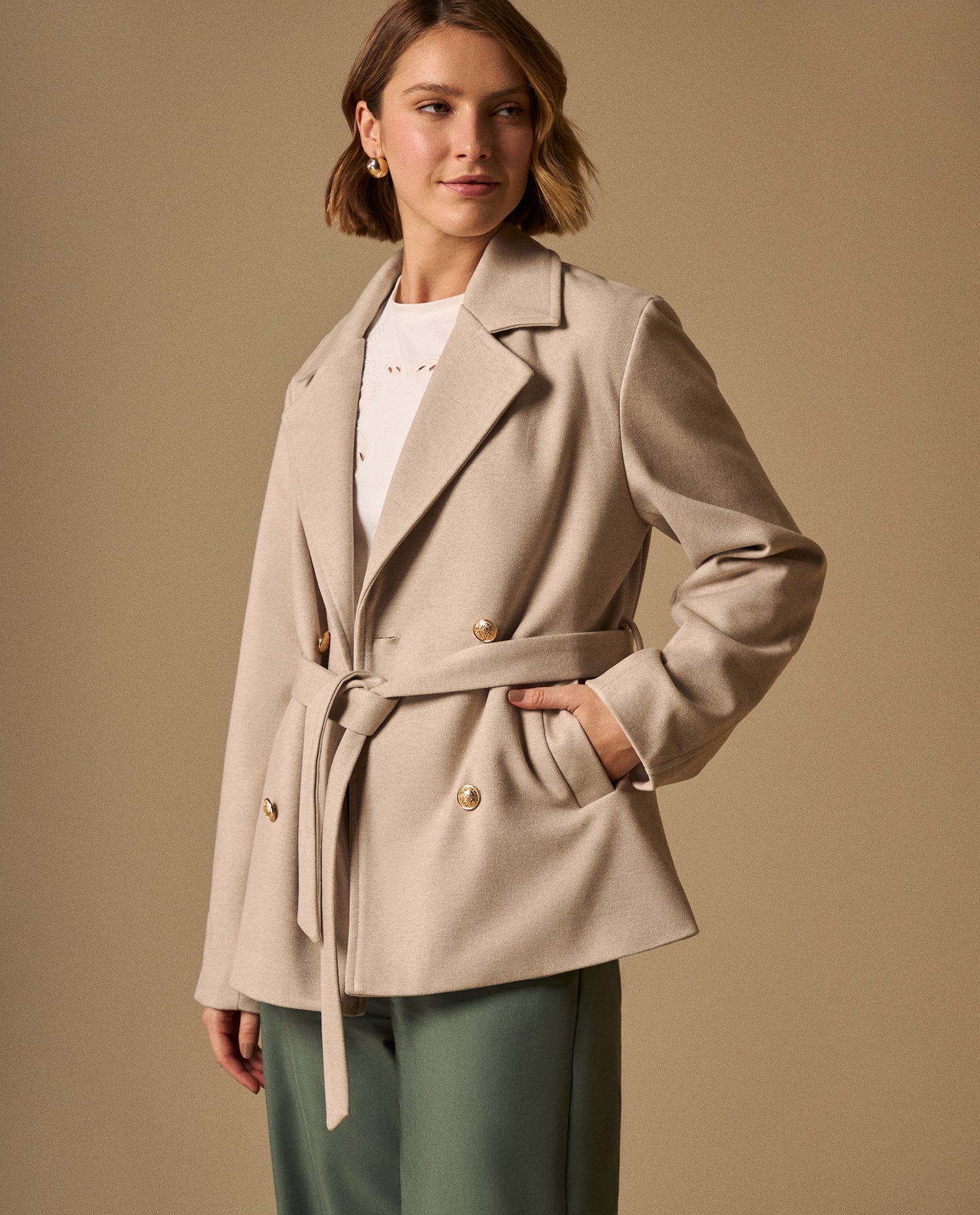 Abrigo Cruzado Beige con Cinturón Ajustable - Beige
