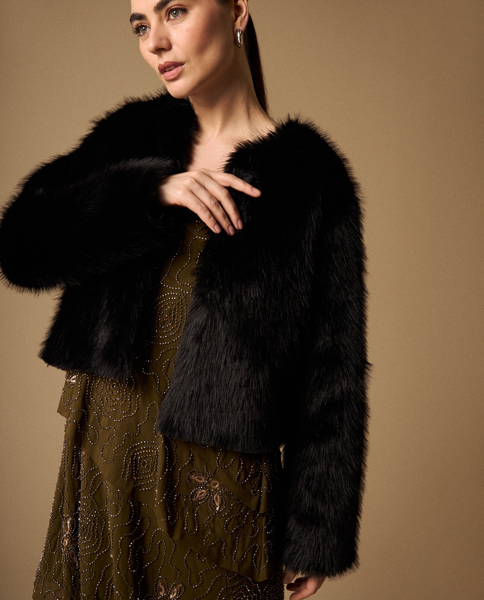 Chaqueta Negra de Pelo Sintético Premium - Negro 34_629G226_NEG190303_3