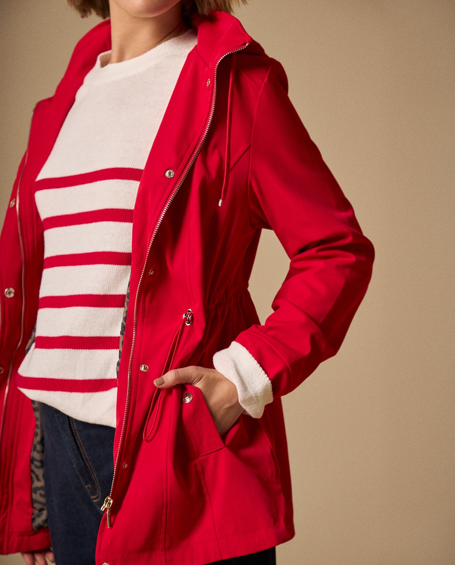 Chaqueta con Capucha y Forro Animal Print - Rojo