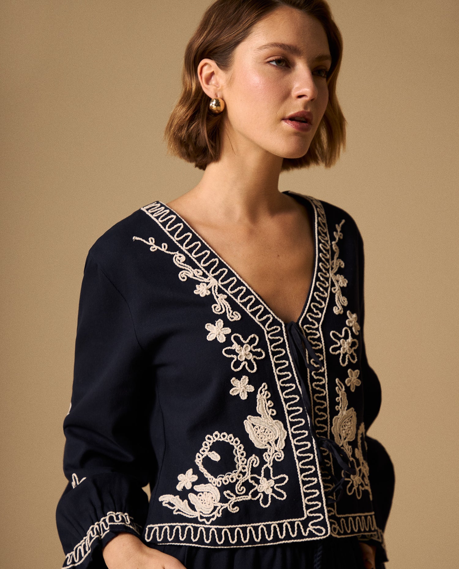 Chaqueta Azul con Bordados Artesanales - Azul
