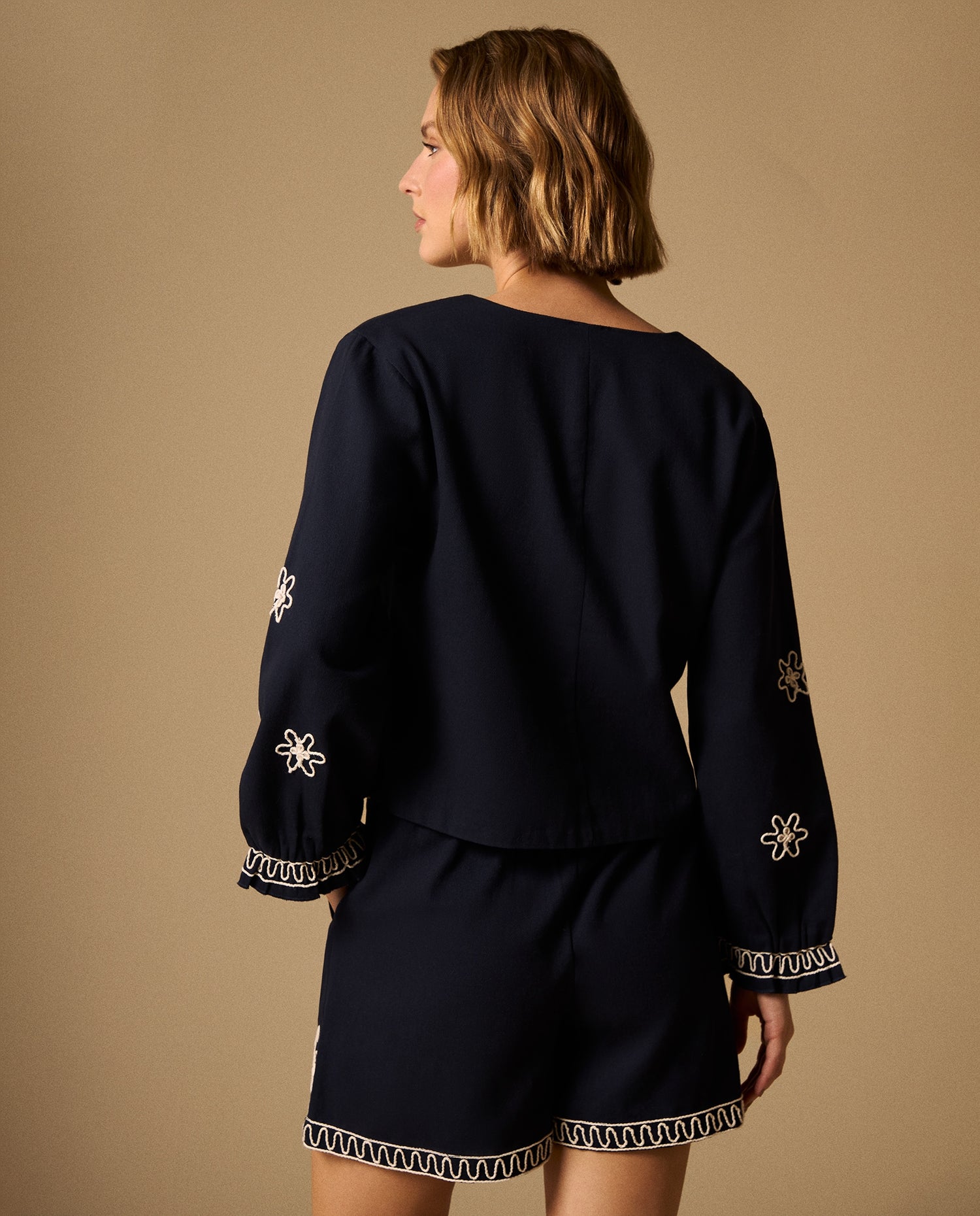 Chaqueta Azul con Bordados Artesanales - Azul