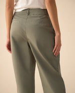 Pantalón clásico con bolsillos de ribete para mujer - Verde