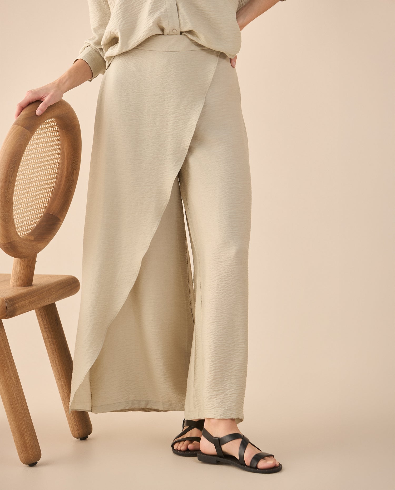 Pantalón de diseño cruzado para mujer - Beige