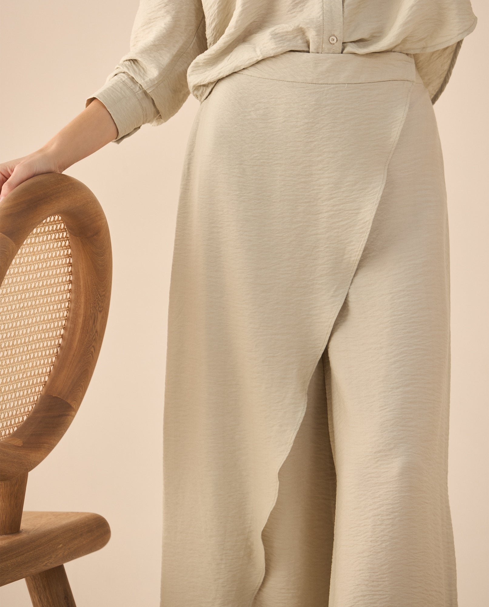Pantalón de diseño cruzado para mujer - Beige 34_631G005_BEI156307_5