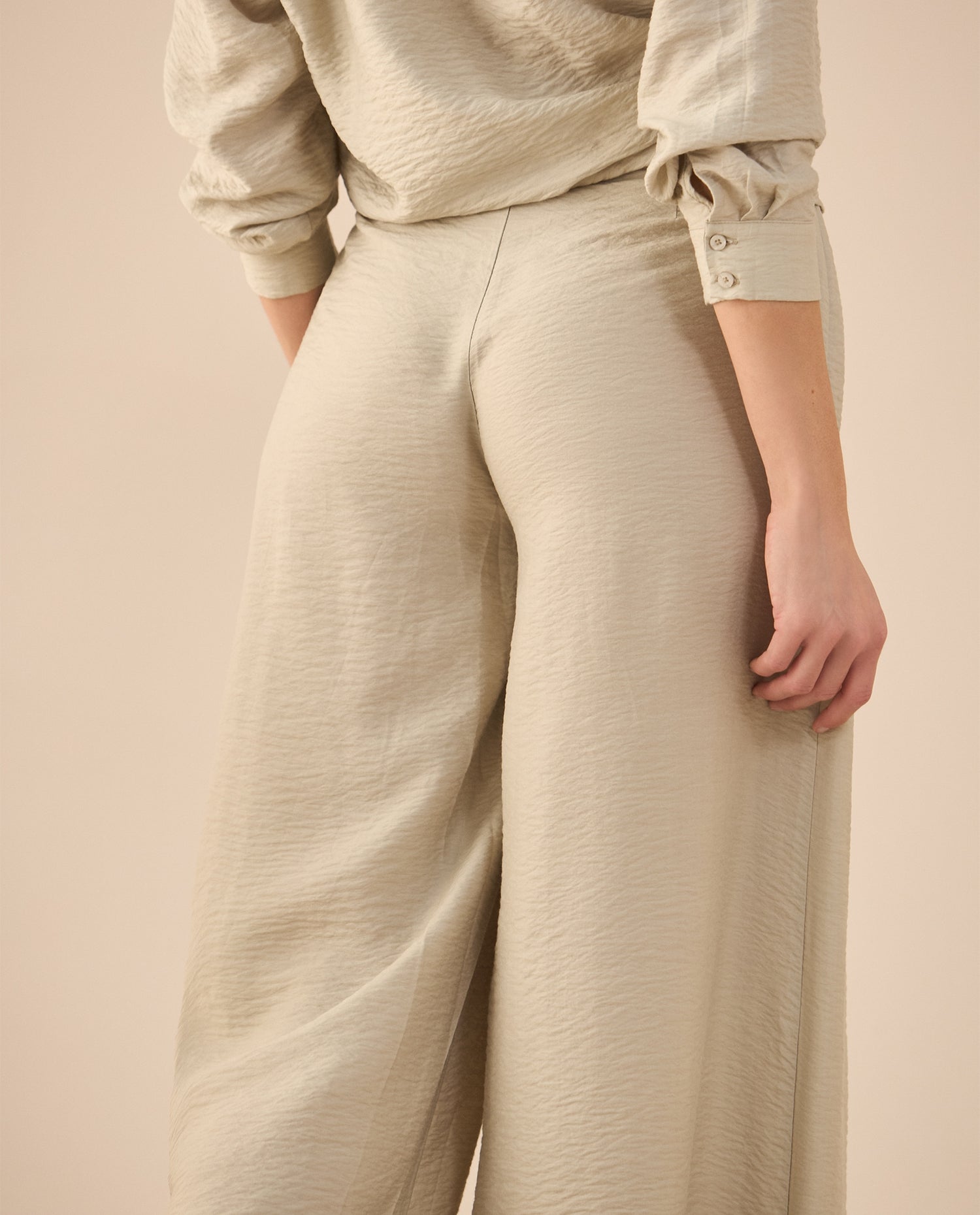 Pantalón de diseño cruzado para mujer - Beige