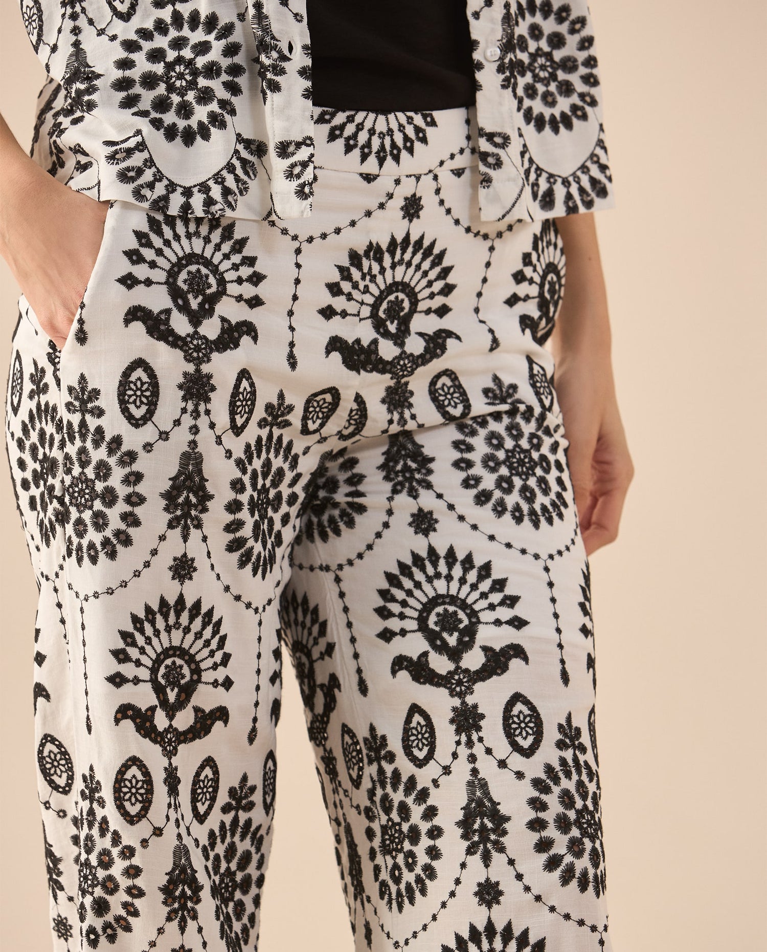 Pantalón con detalles desagujados para mujer - Crudo