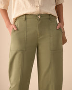 Pantalón con bolsillos de tapa para mujer - Verde