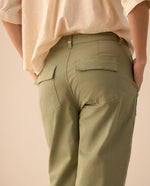 Pantalón con bolsillos de tapa para mujer - Verde