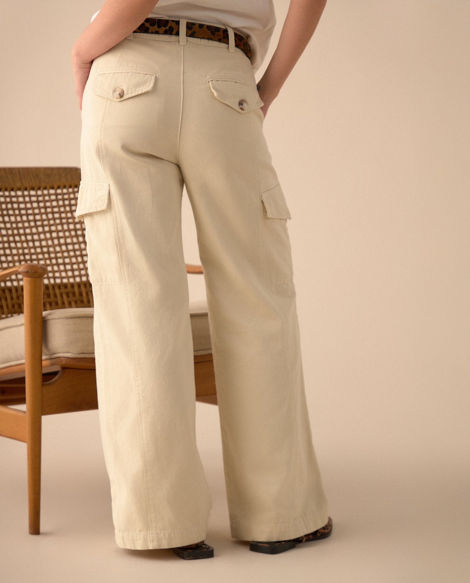 Pantalón tipo cargo para mujer - Crudo