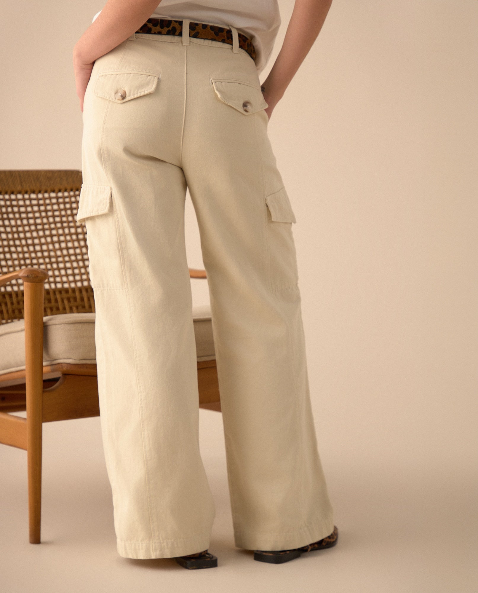 Pantalón tipo cargo para mujer - Crudo 34_631G017_CRU110604_4