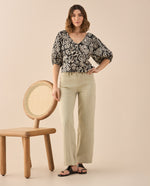 Pantalón con cortes decorativos para mujer - Beige