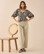 Pantalón con cortes decorativos para mujer - Beige