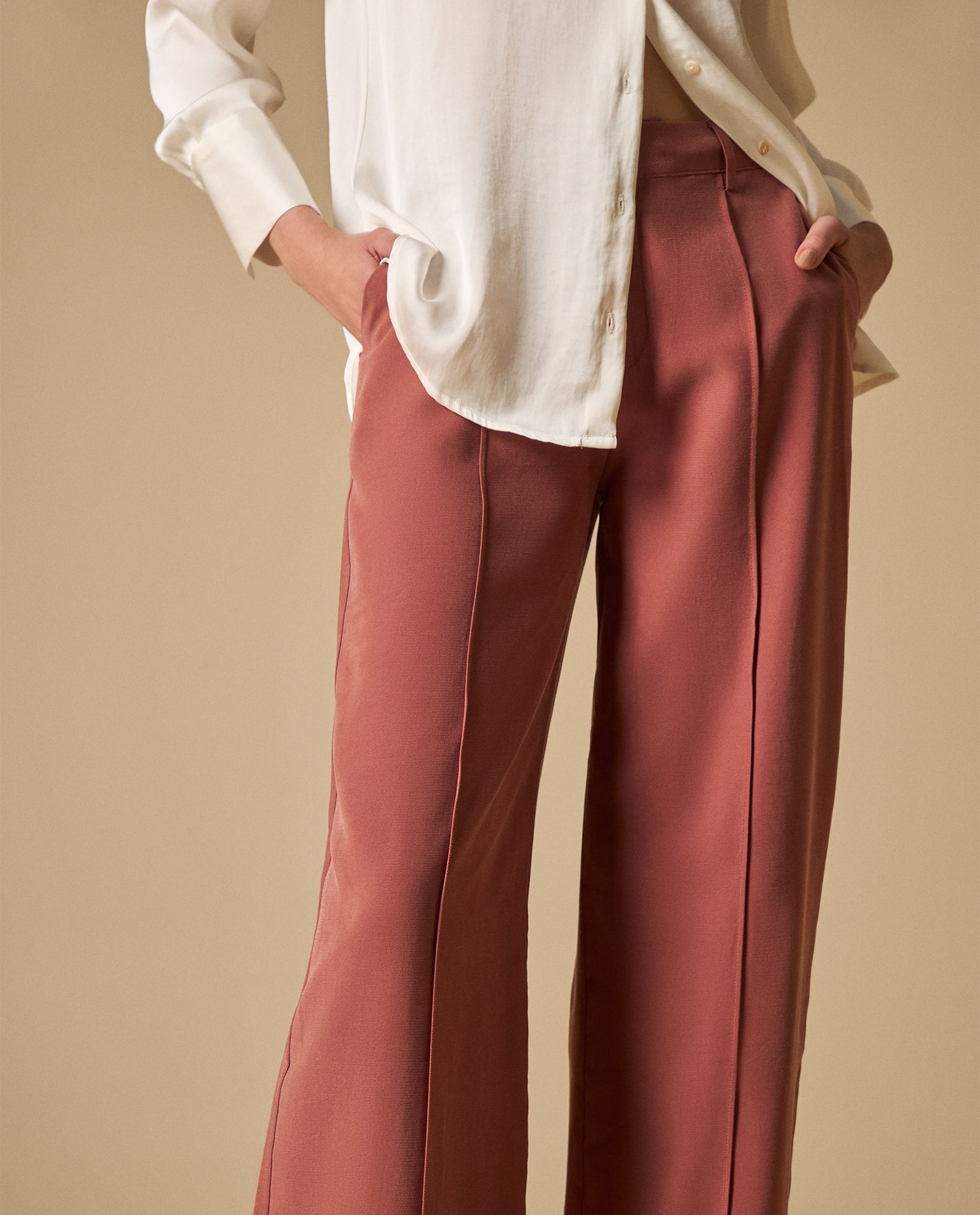 Pantalón fluido con pinzas fit relajado - Rosa