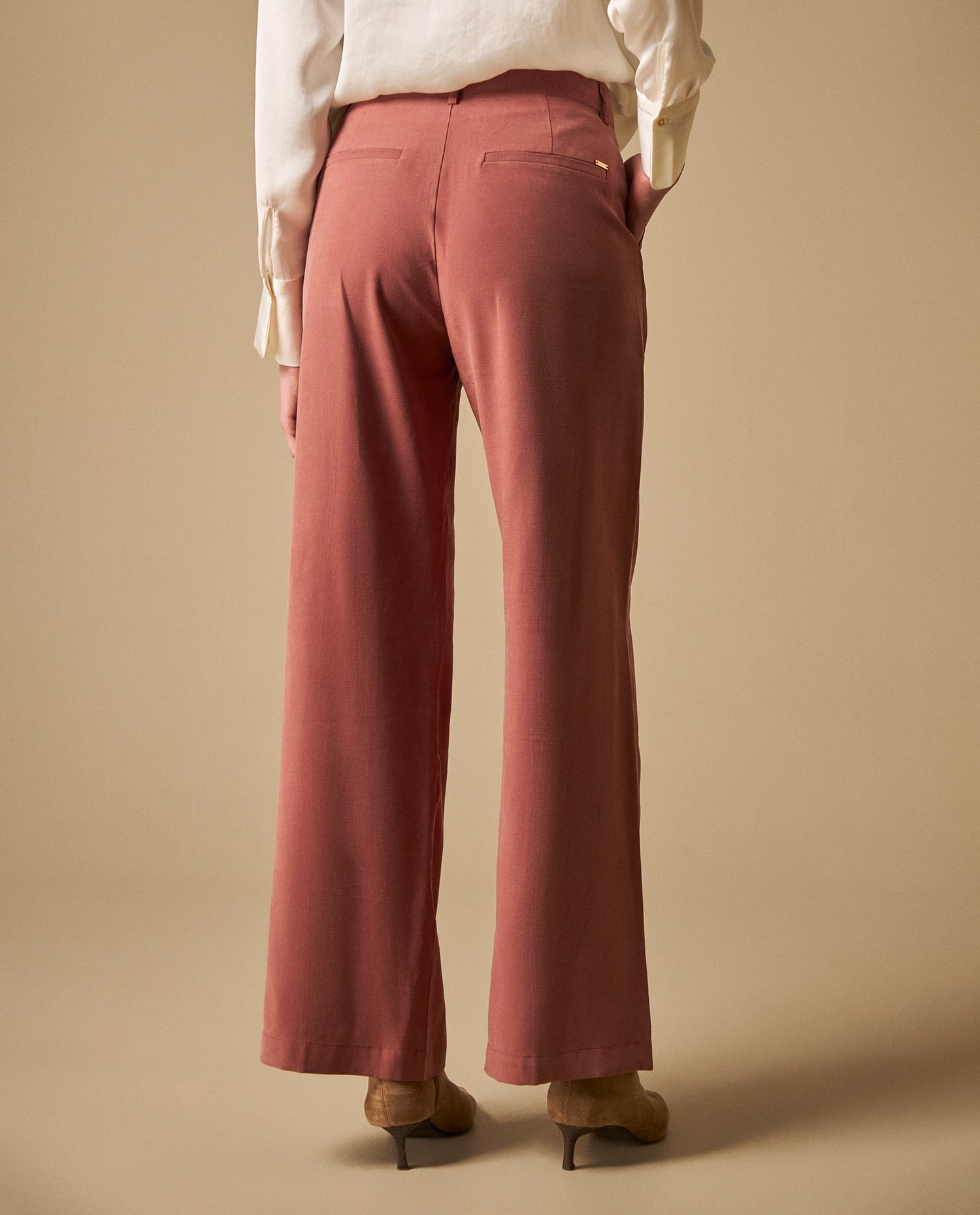 Pantalón fluido con pinzas fit relajado - Rosa