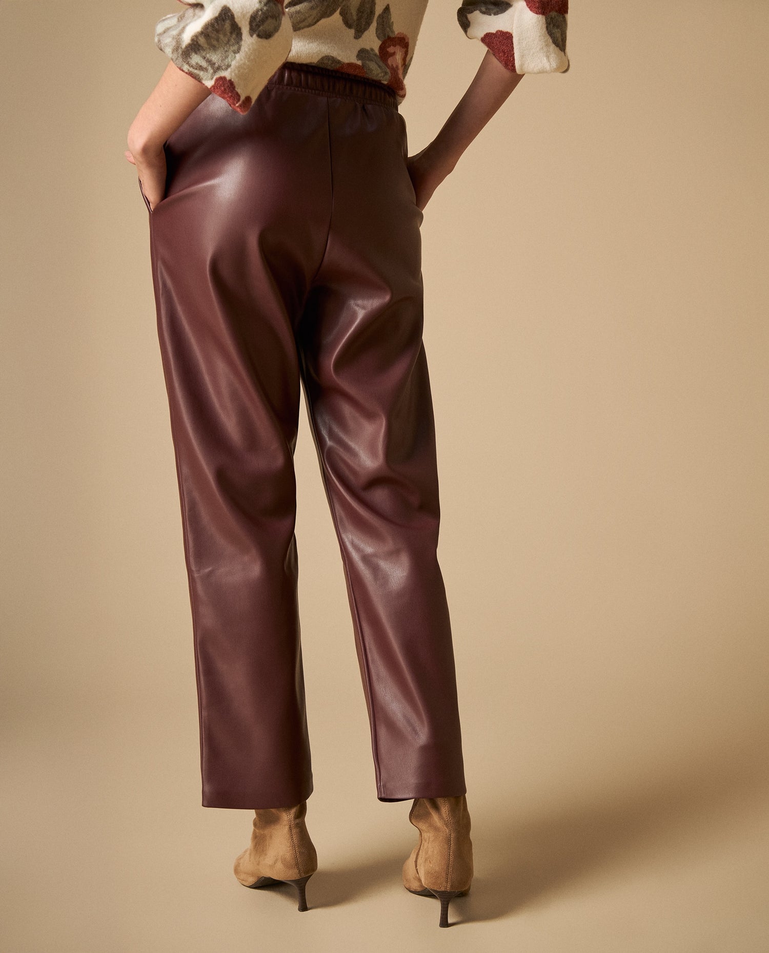 Pantalón jogger tobillero con cordón ajustable - Morado