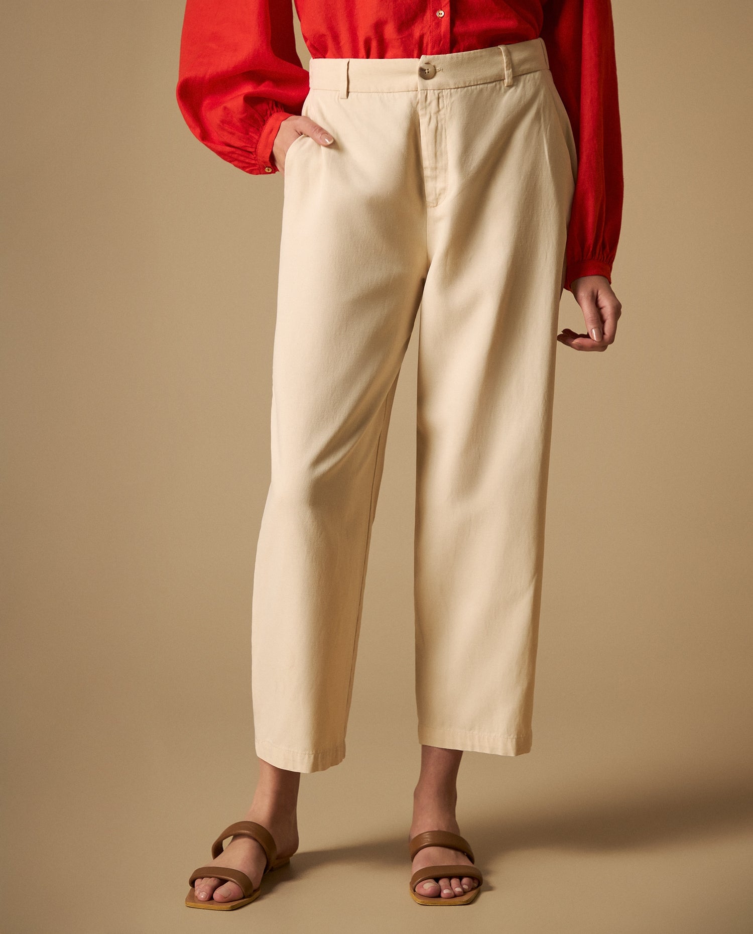 Pantalón straight con pinzas frontales - Crudo