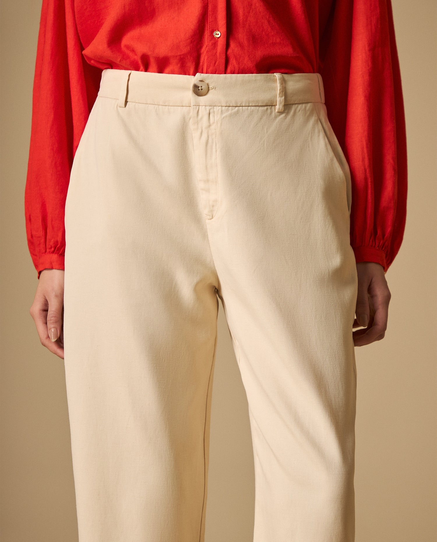 Pantalón straight con pinzas frontales - Crudo