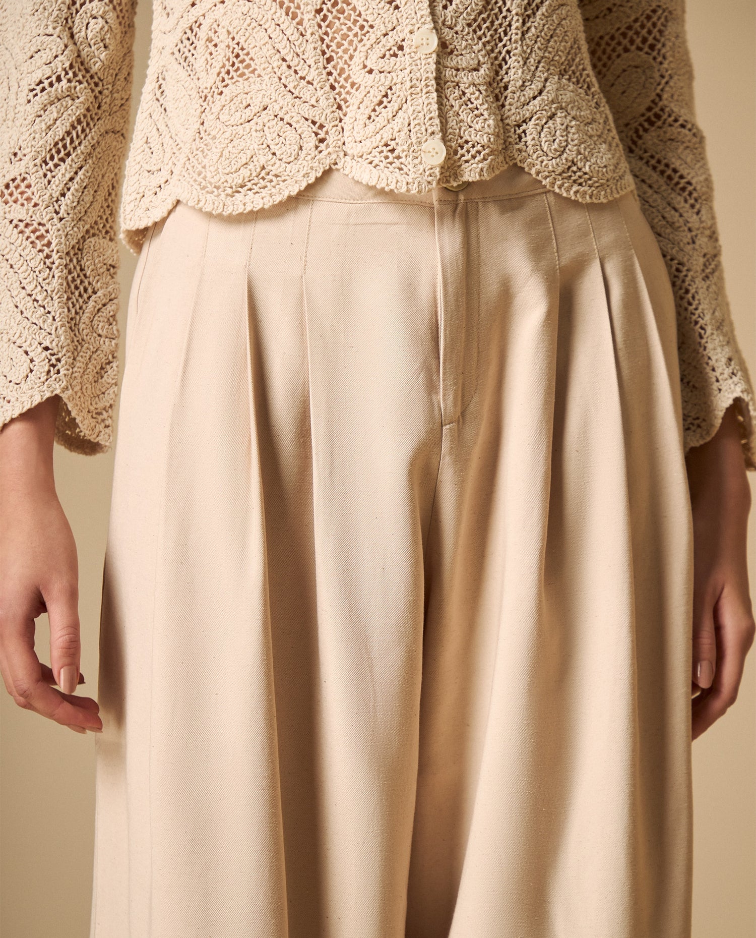 Pantalón con prenses largo tobillero - Beige