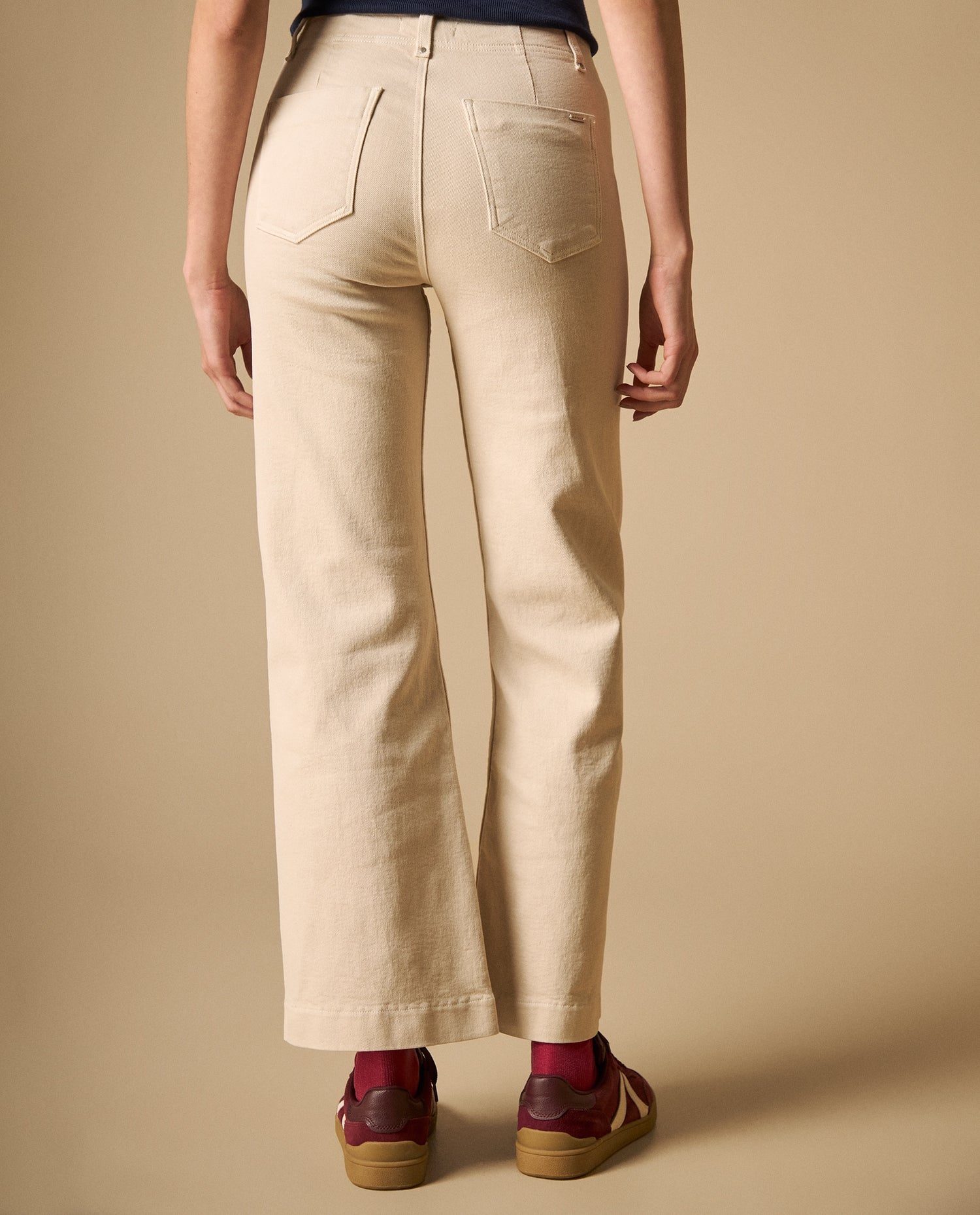 Pantalón relajado pierna amplia con costuras frontales - Crudo