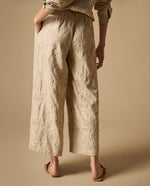Pantalón chino crop silueta relajada - Beige