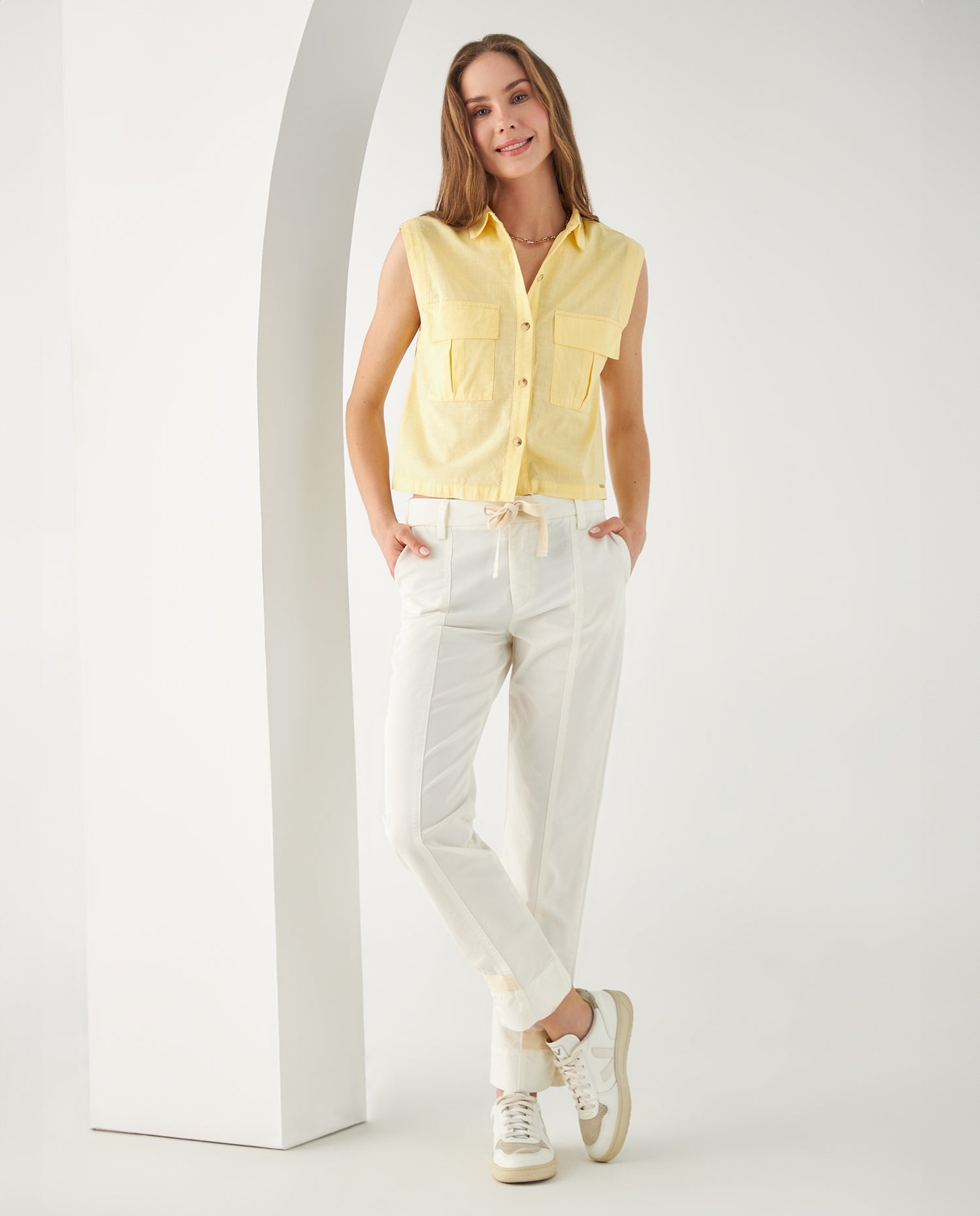 Pantalón con cortes en frente para mujer - Crudo