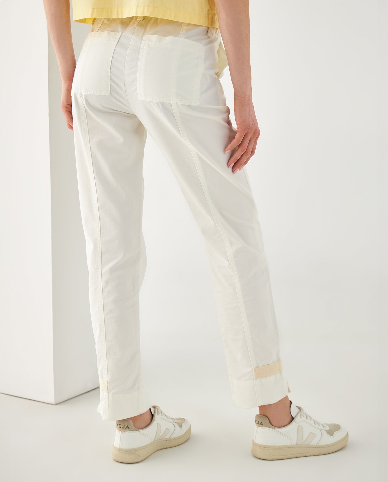 Pantalón con cortes en frente para mujer - Crudo