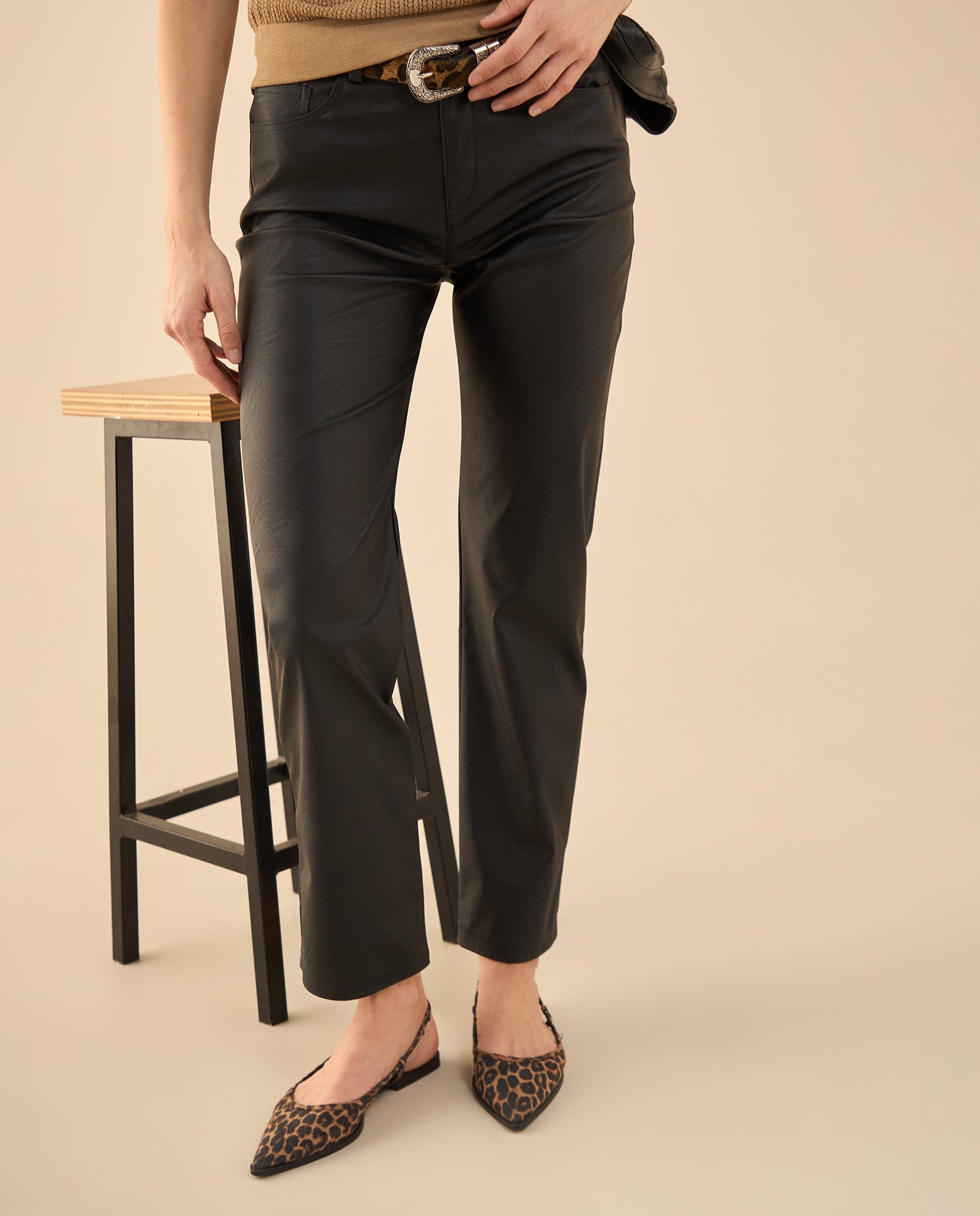 Pantalón tipo cuero para mujer - Negro 34_632G020_NEG190303_3