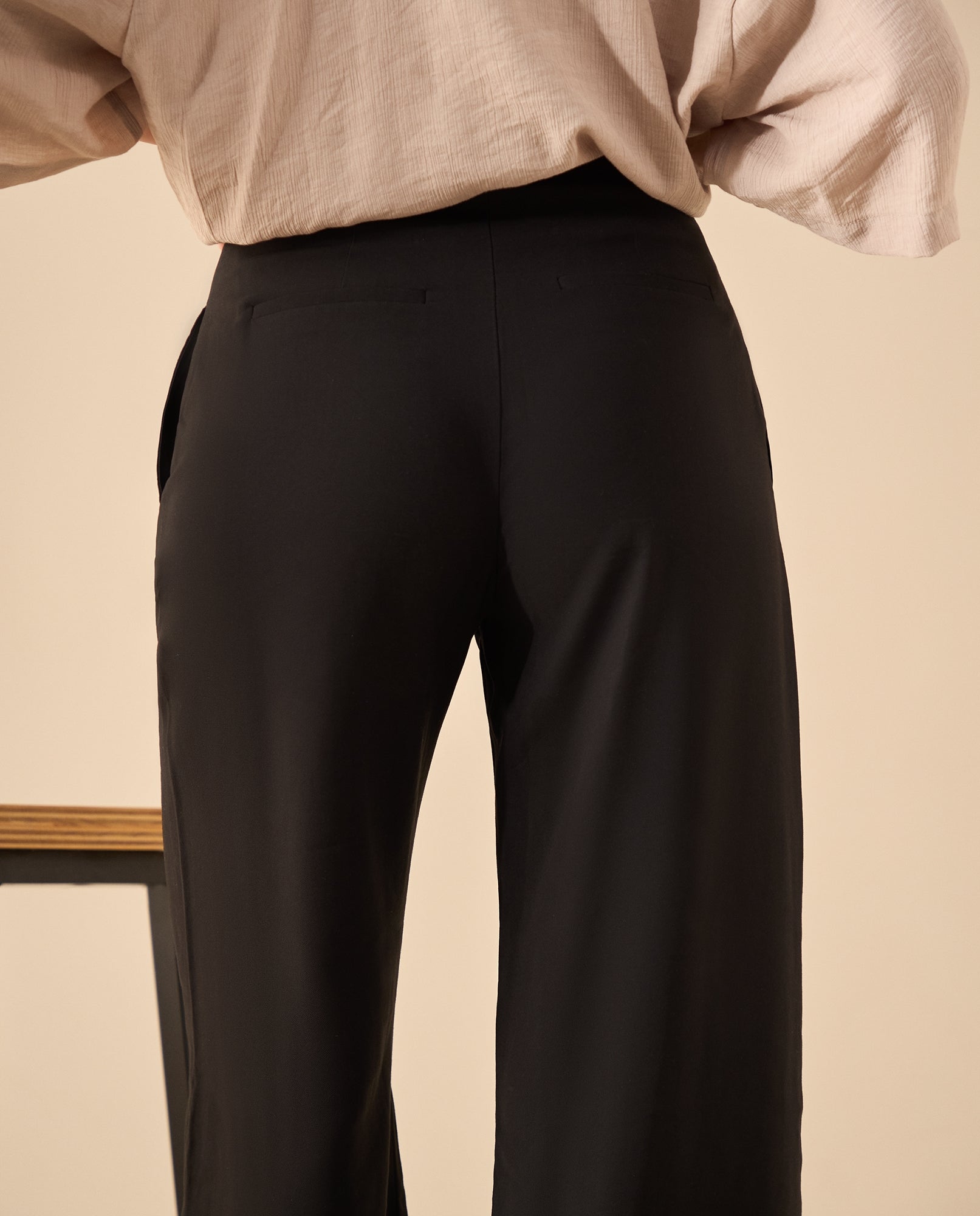 Pantalón de tono ultra oscuro para mujer - Negro 34_632G021_NEG190303_6