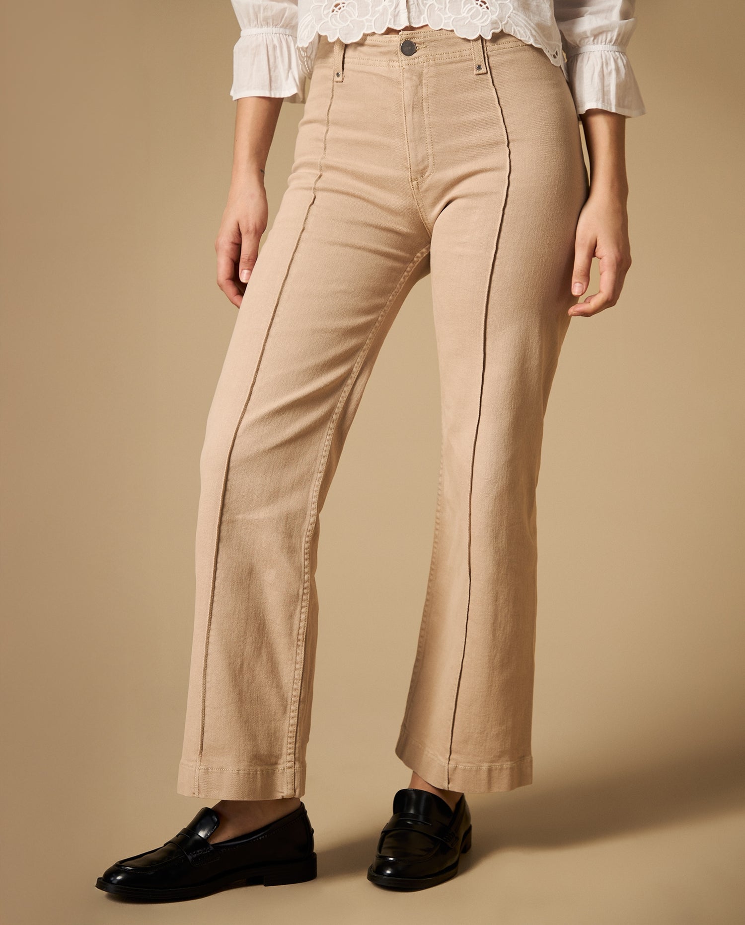 Pantalón wide leg con costuras marcadas - Beige
