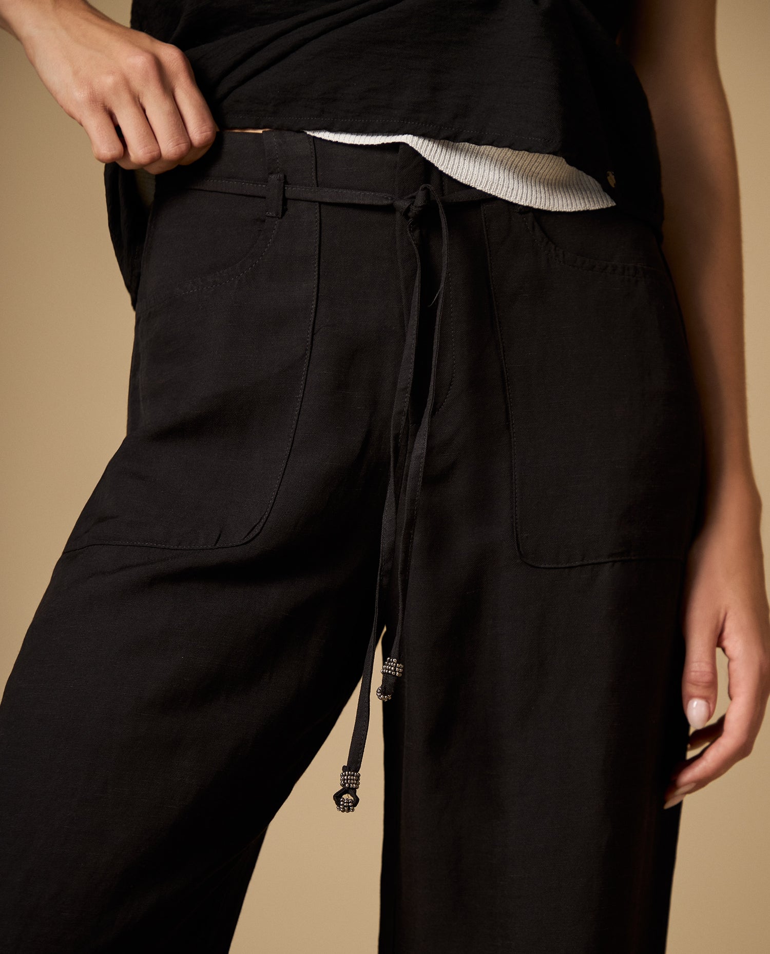 Pantalón recto tobillero con cordón ajustable - Negro