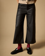 Pantalón jogger tobillero con acabado brillante - Negro