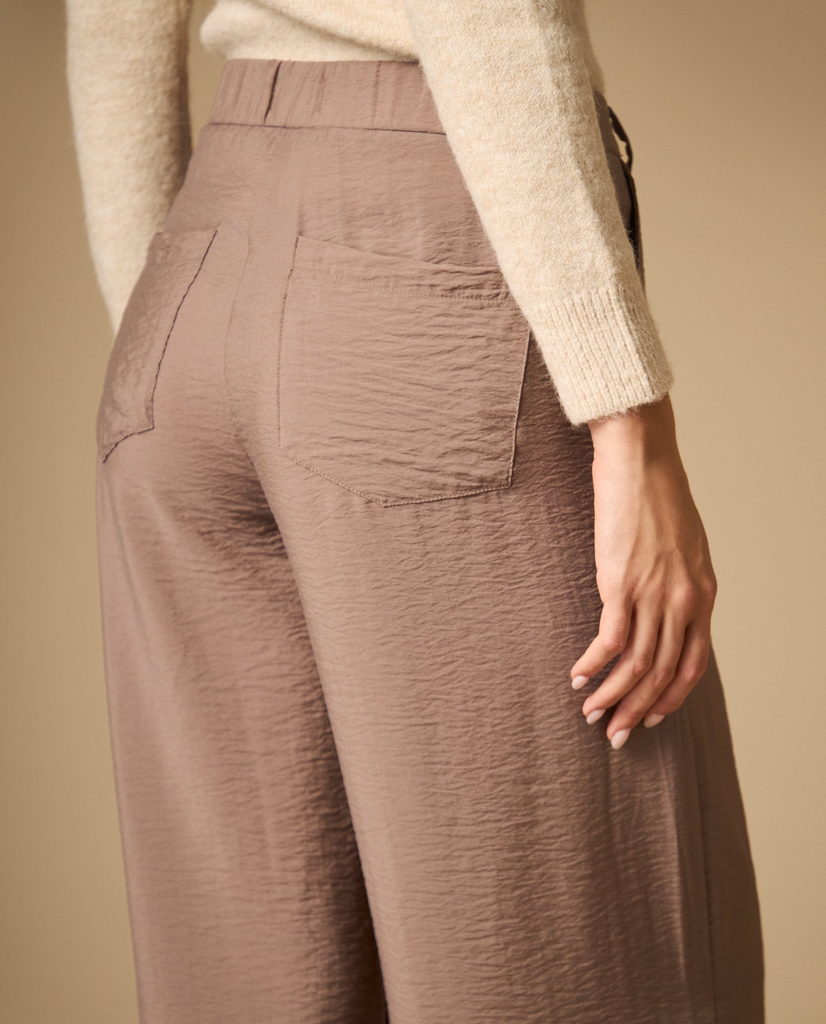Pantalón con prenses silueta amplia tobillero - Café 34_632H016_CAF181312_5