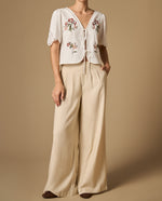 Pantalón recto con pinzas frontales - Beige