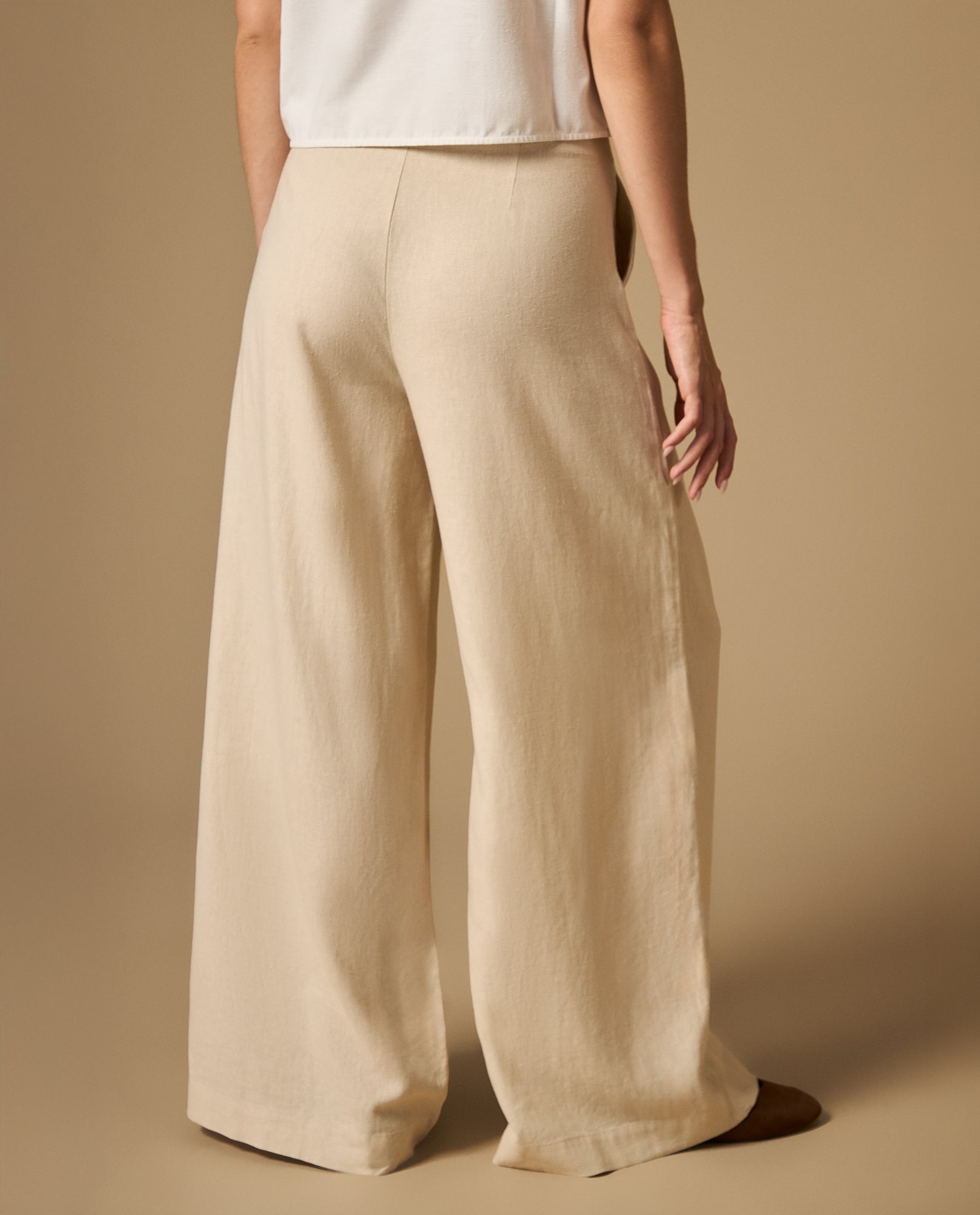Pantalón recto con pinzas frontales - Beige 34_632H018_BEI151307_5