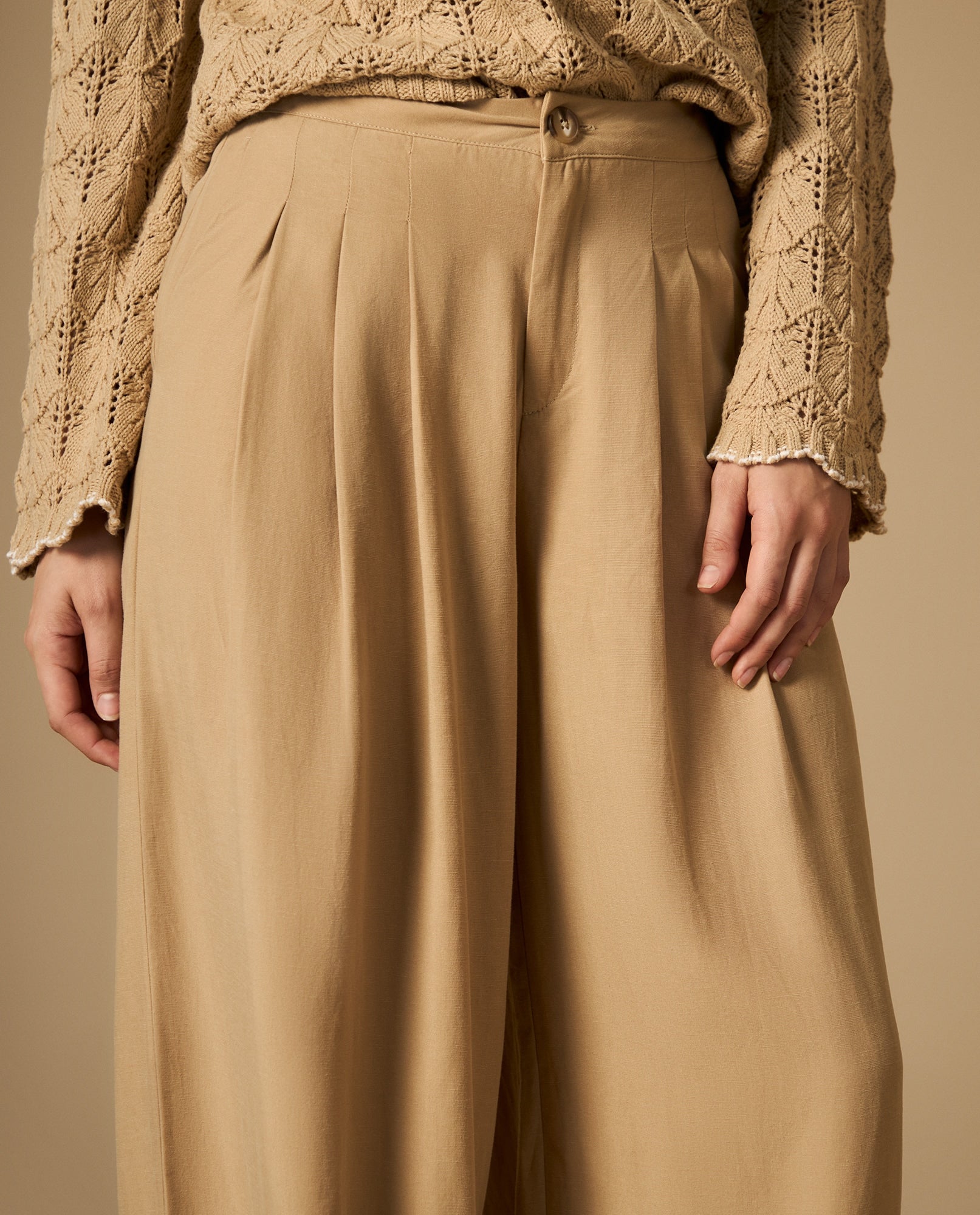 Pantalón chino con pinzas tiro alto pierna amplia - Beige 34_632H020_BEI161315_0