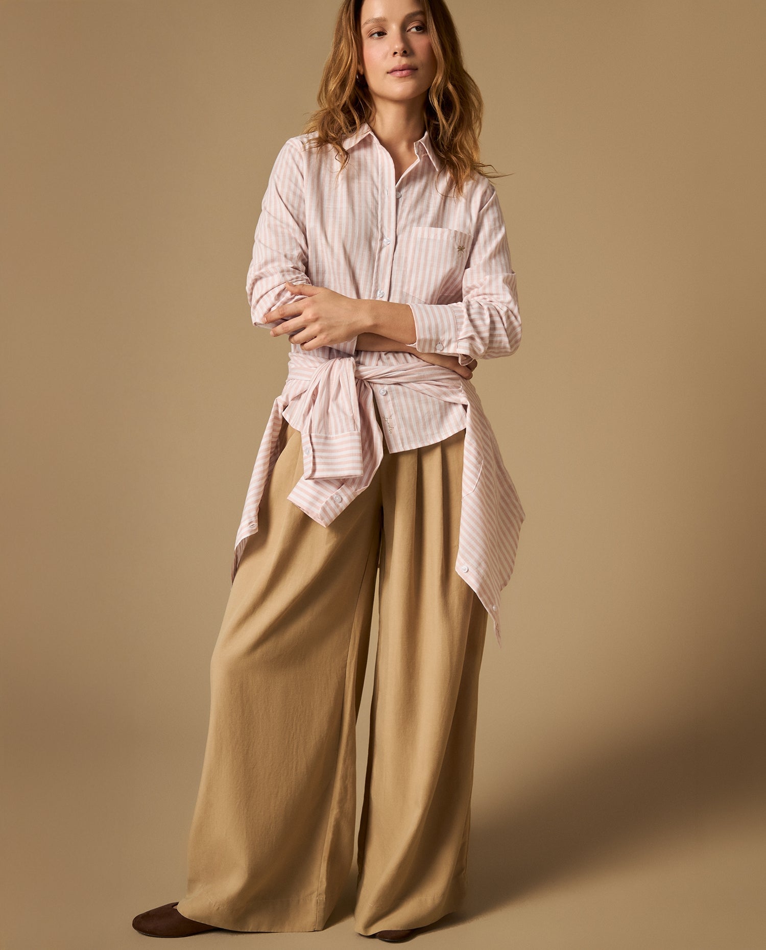 Pantalón chino con pinzas tiro alto pierna amplia - Beige