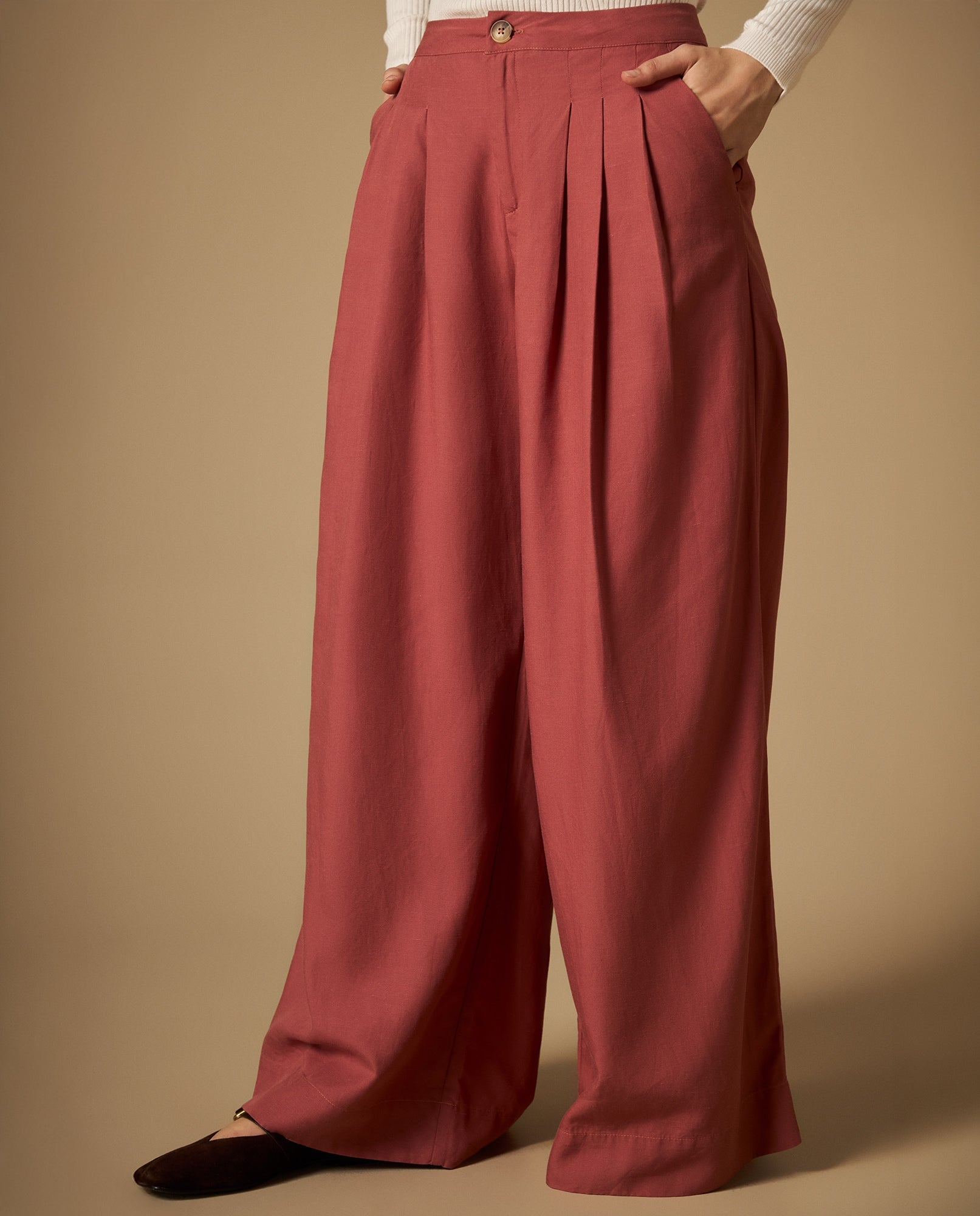 Pantalón chino con pinzas tiro alto pierna amplia - Rojo 34_632H020_ROJ181438_3