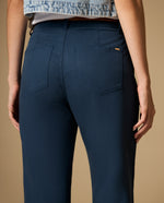 Pantalón chino tobillero con pinzas frontales - Azul
