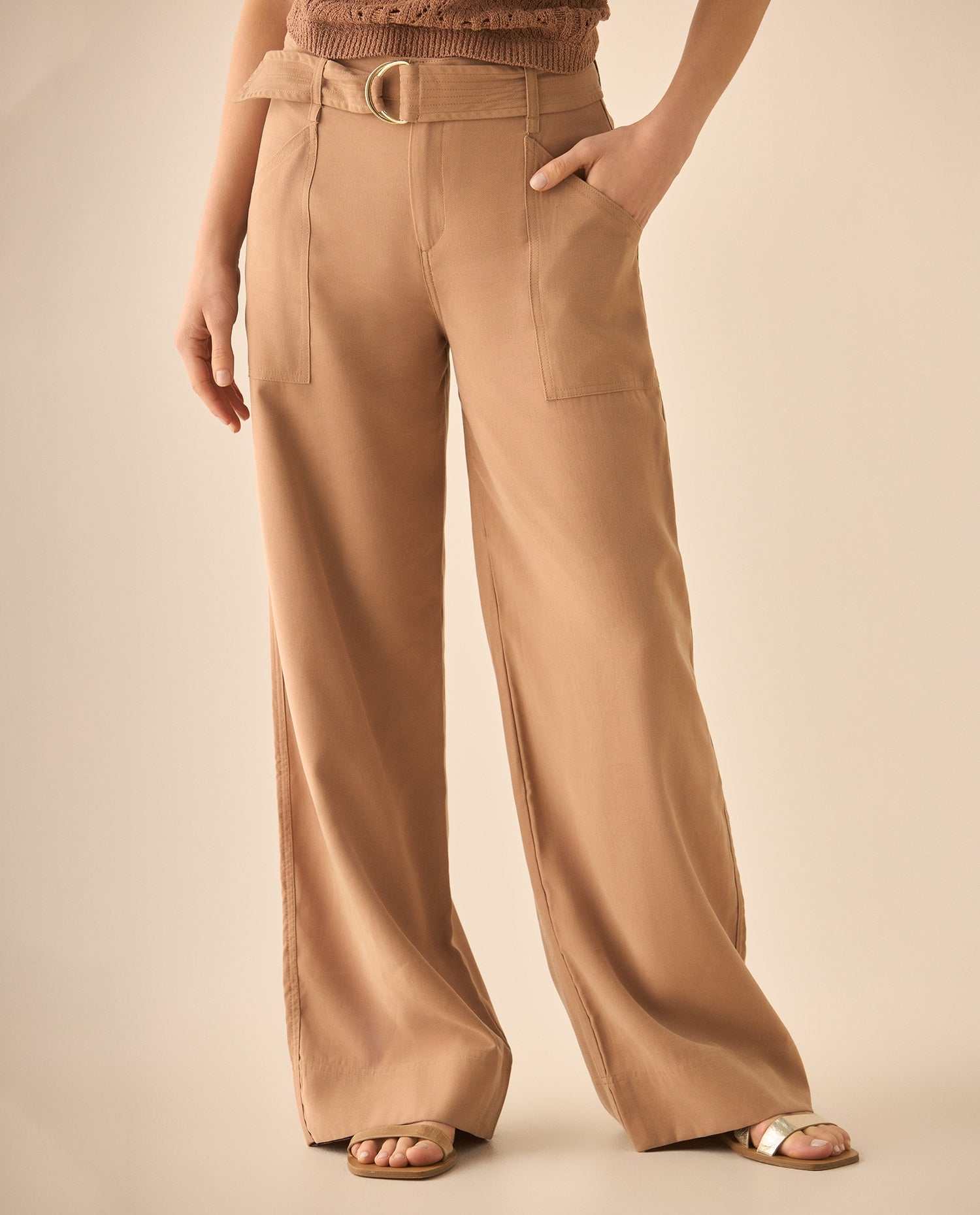 Pantalón con cinturón ajustable en la misma tela para mujer - Café