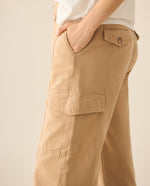 Pantalón tipo cargo para mujer - Beige