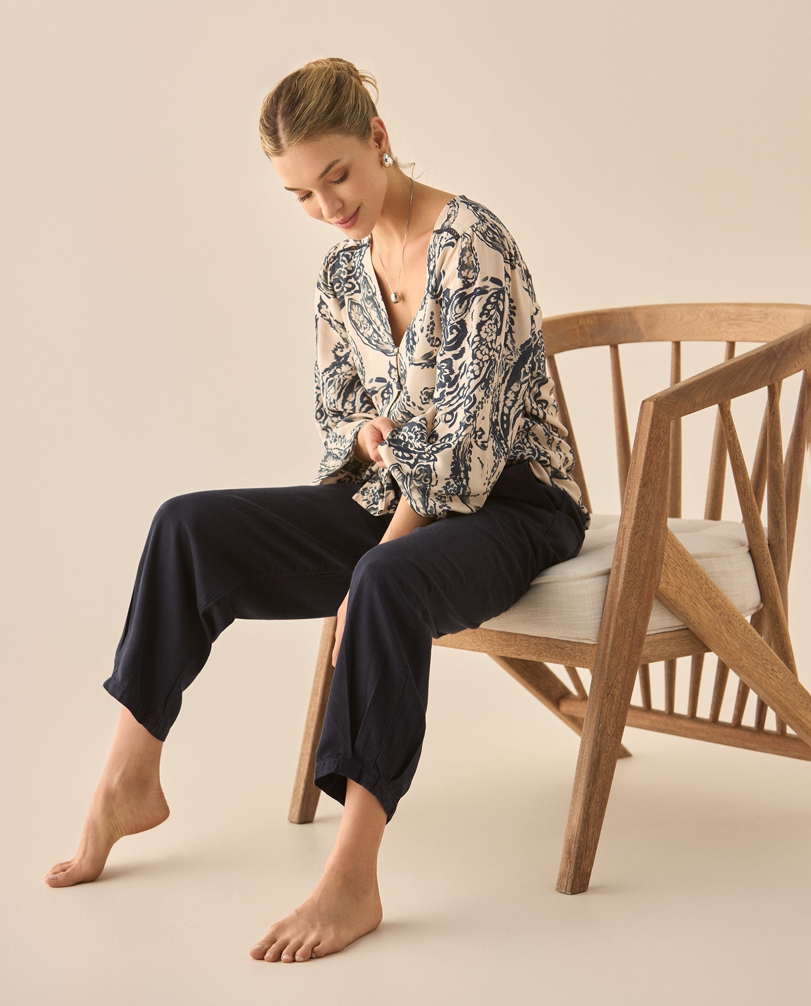 Pantalón fluido con pinzas en bota para mujer  - Azul 34_633G030_AZU193923_0