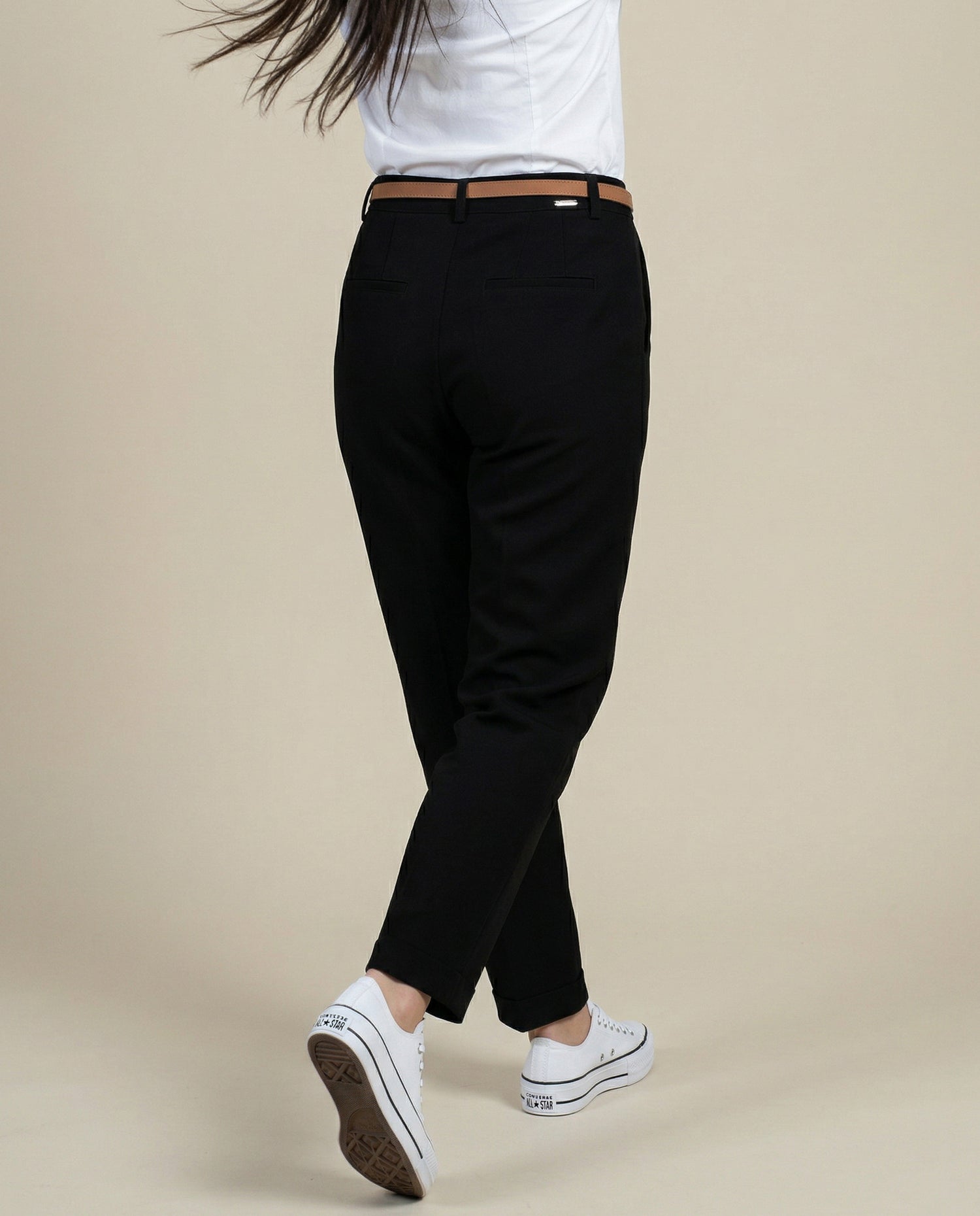 Pantalón straight con pinzas y ruedo doblado - Negro