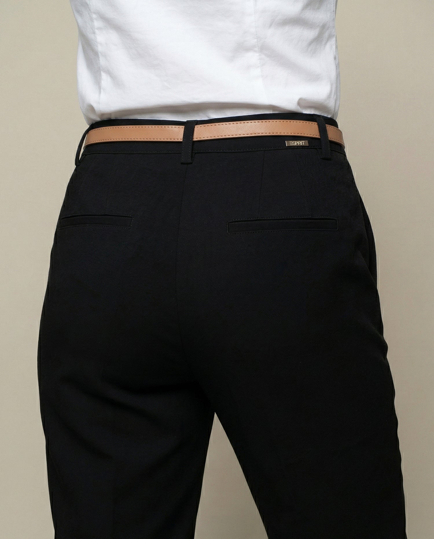 Pantalón straight con pinzas y ruedo doblado - Negro