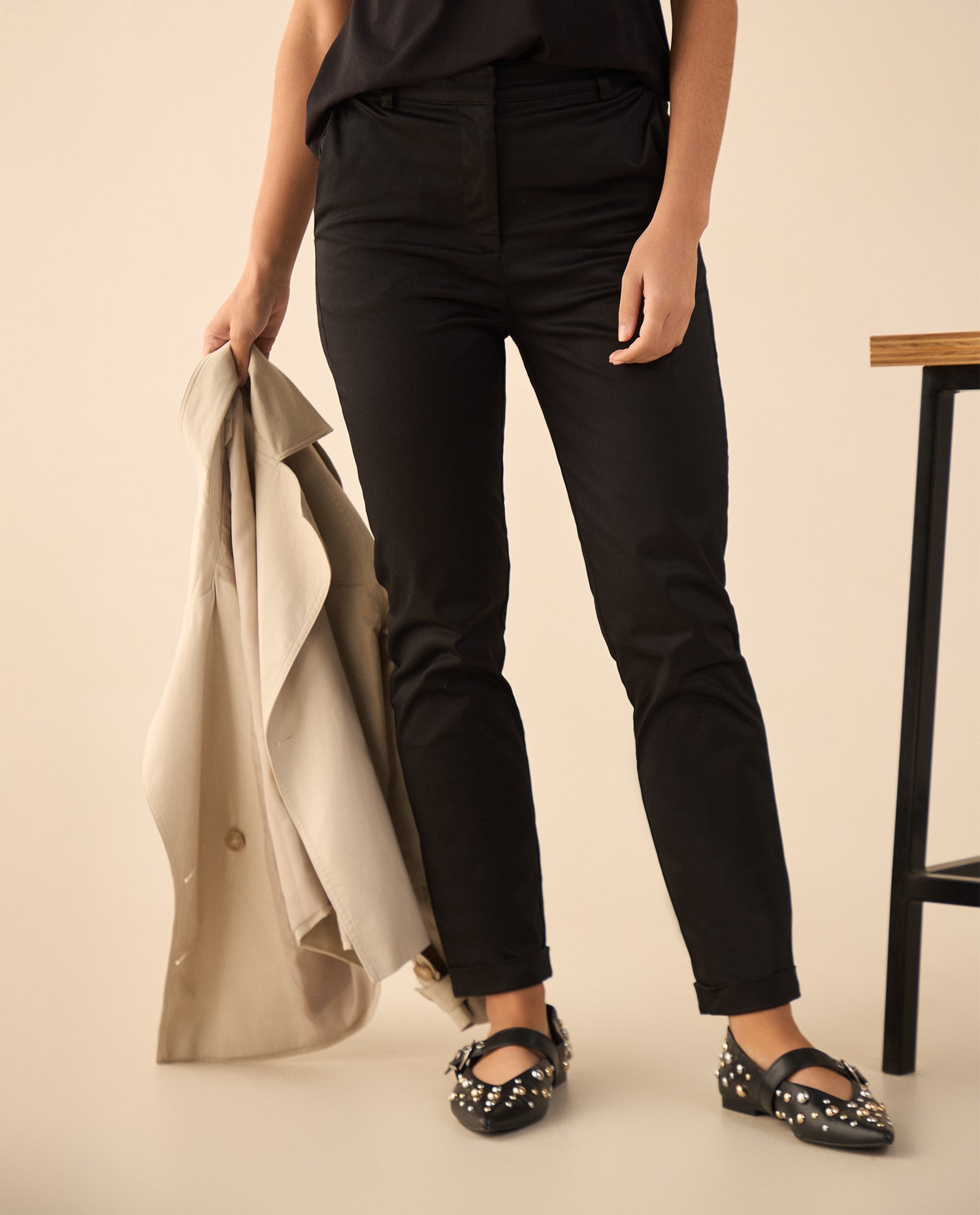 Pantalón tiro alto de bota ajustada para mujer - Negro