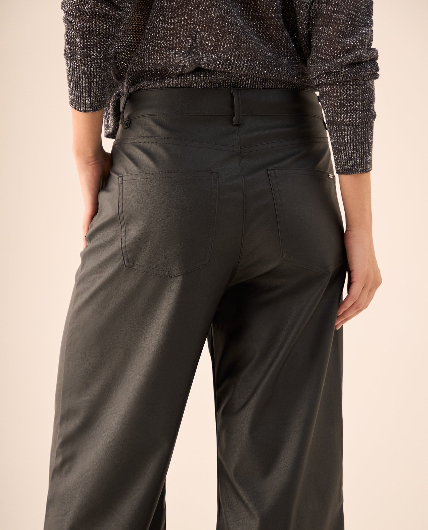 Pantalón Wide Leg Negro Tiro Alto - Negro