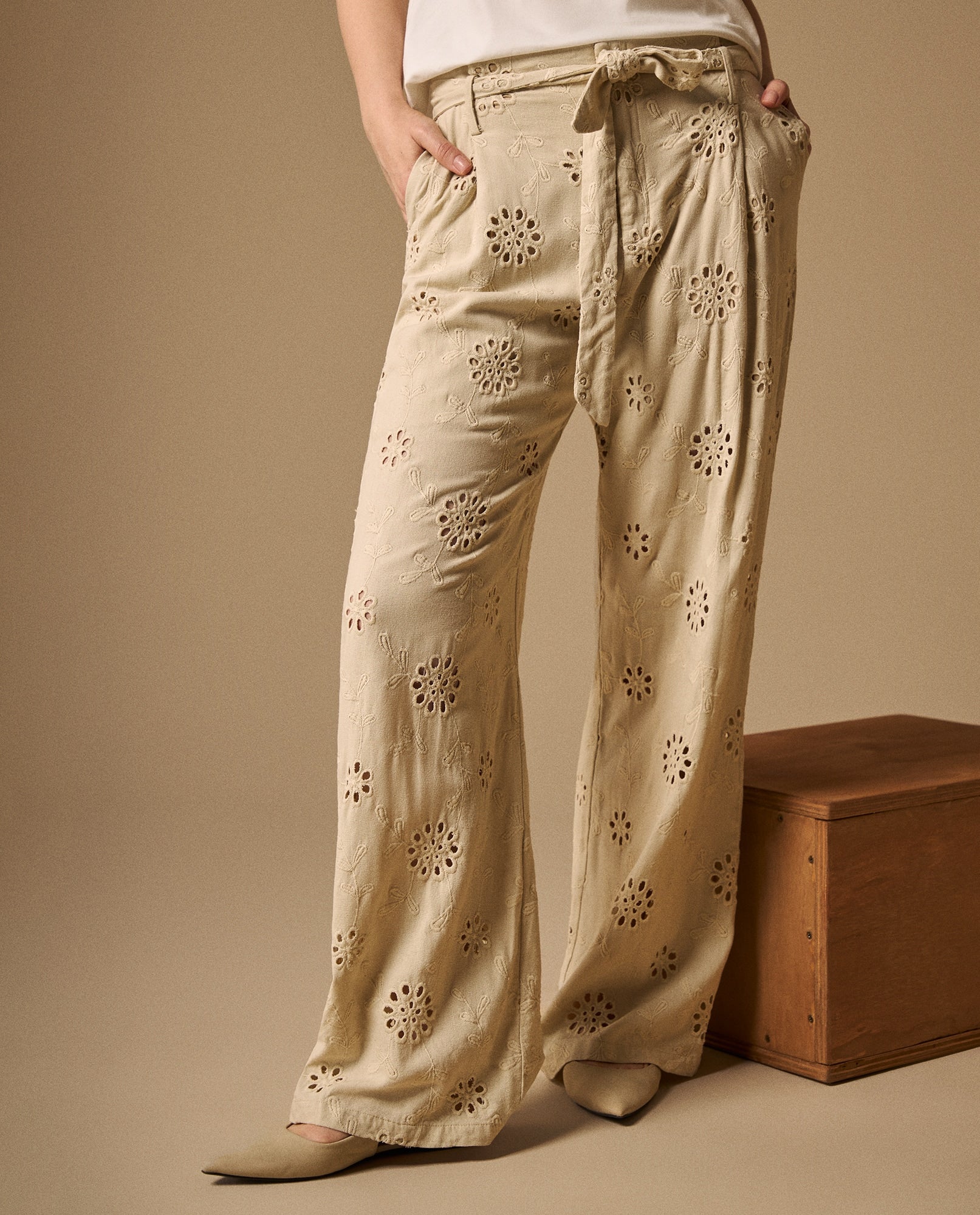 Pantalón Wide Leg con Bordados Eyelet - Crudo 34_639G011_CRU114201_3