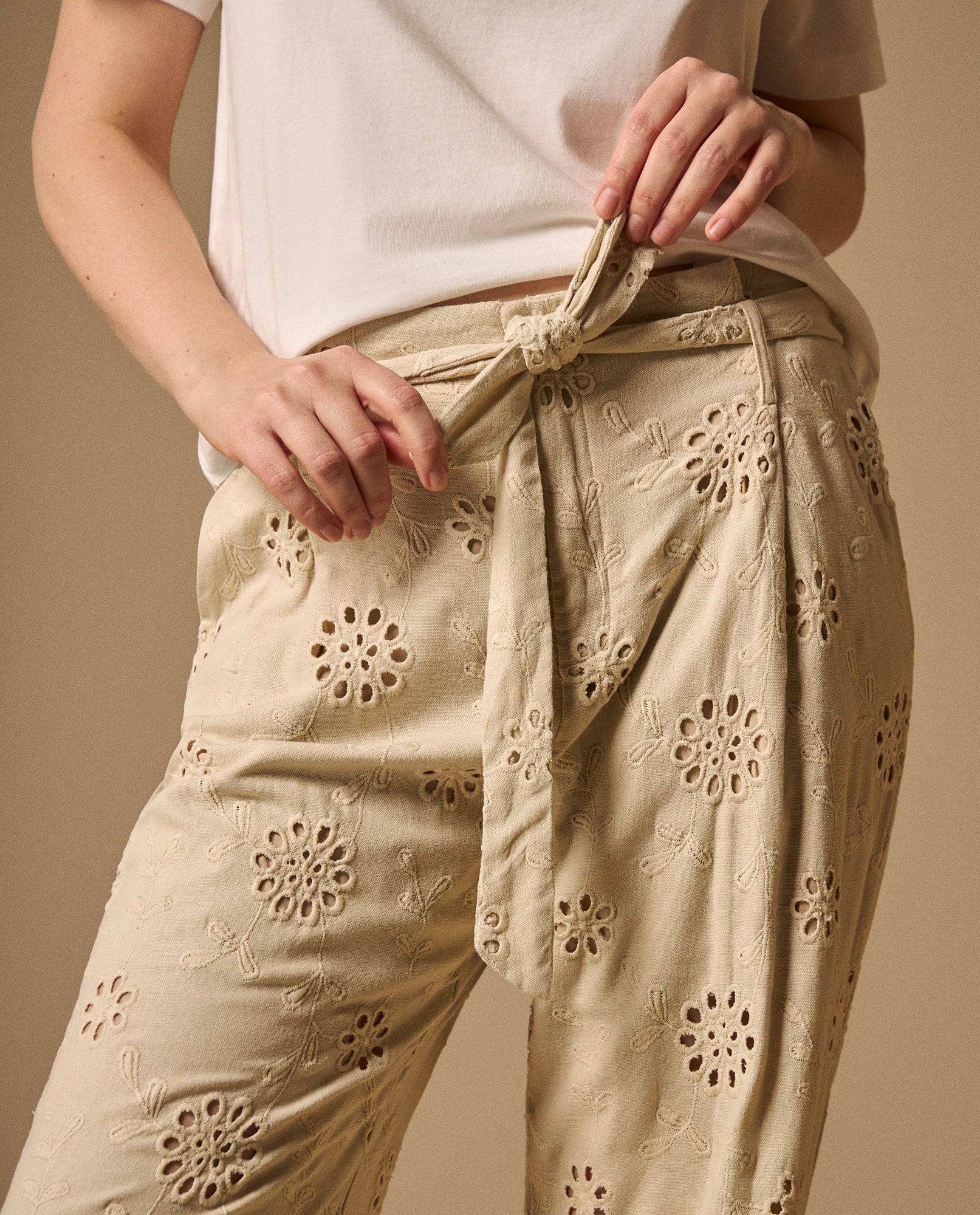 Pantalón Wide Leg con Bordados Eyelet - Crudo 34_639G011_CRU114201_4
