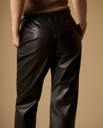 Pantalón Negro con Acabado Brillante y Cordón - Negro